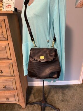 Liz Claiborne Classic Vintage 90’s Black Shoulder Crossbody Bag with Gold Accent